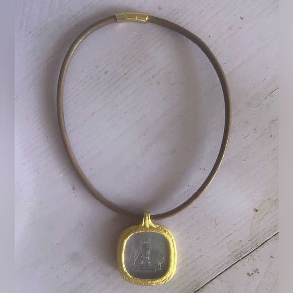 Intaglio Choker Necklace - Picture 2 of 10